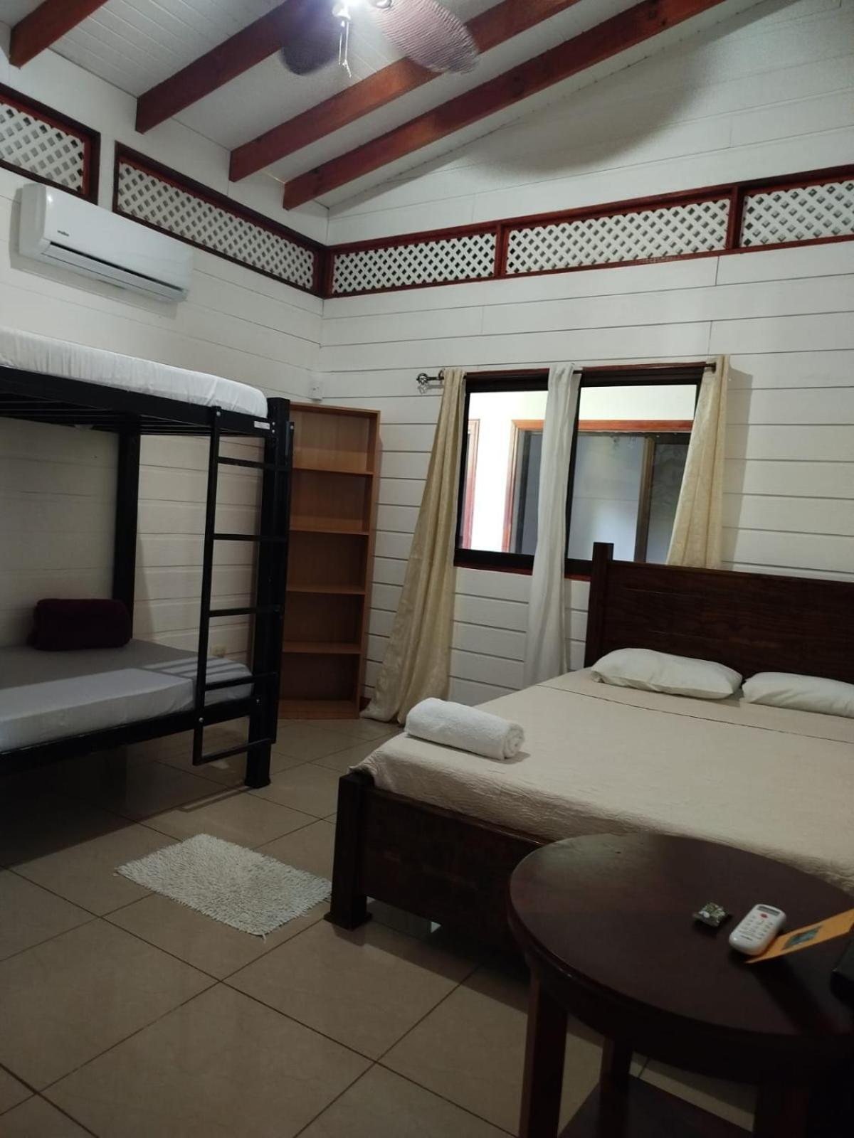 Hotel Liah'S Tortuguero Luaran gambar